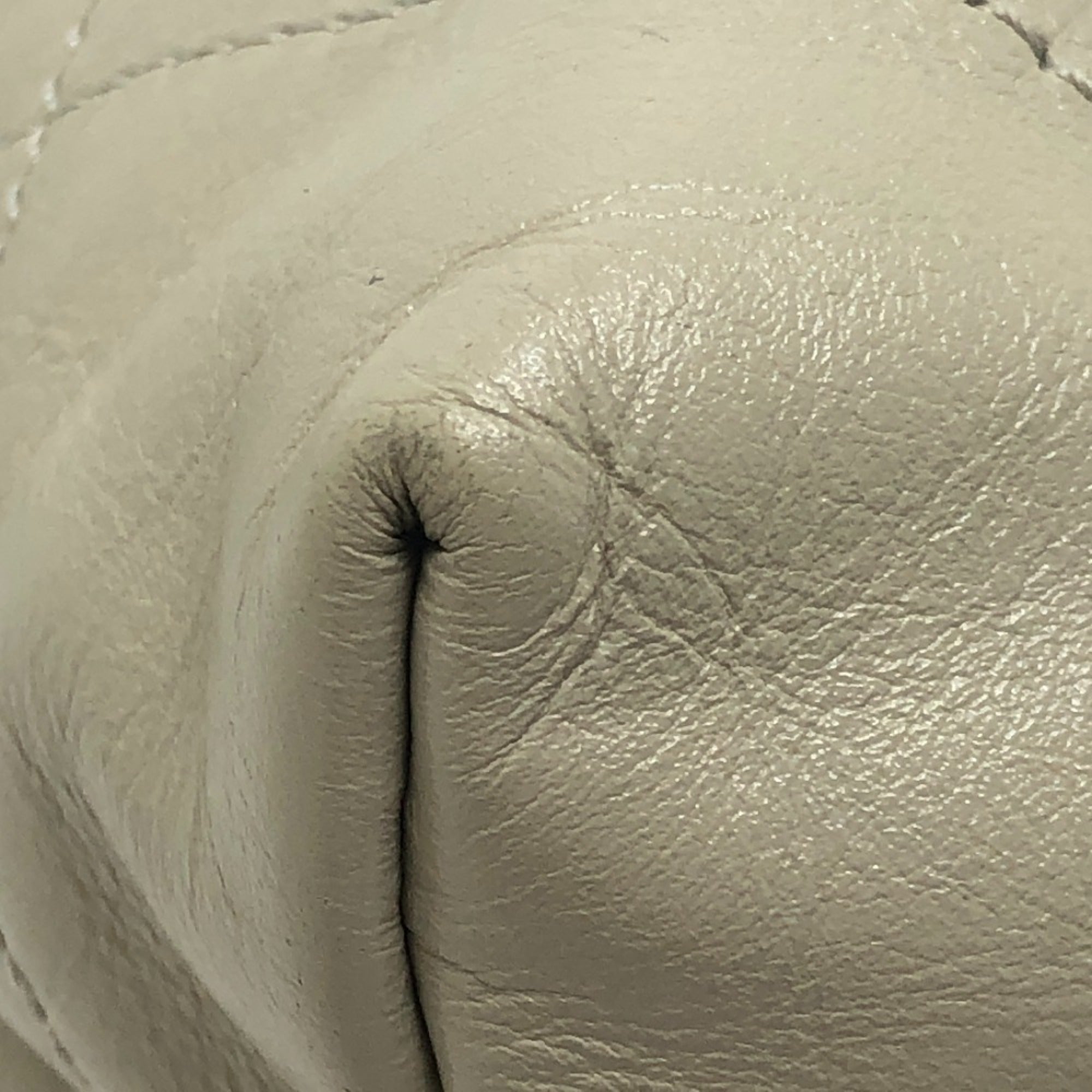 Chanel Gray Leather Shoulder Bag (Pre-Owned)