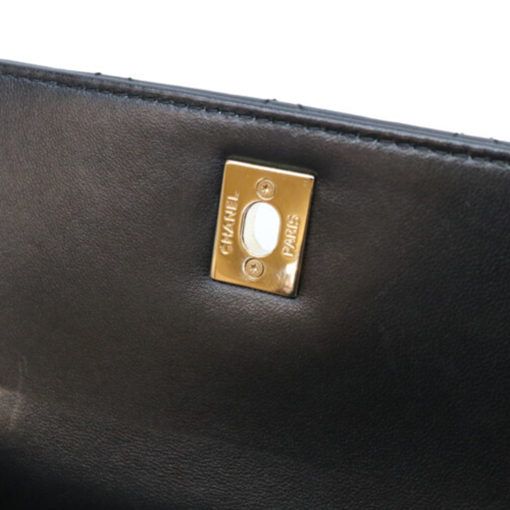 Chanel Black Leather Shoulder Bag (Pre-Owned)