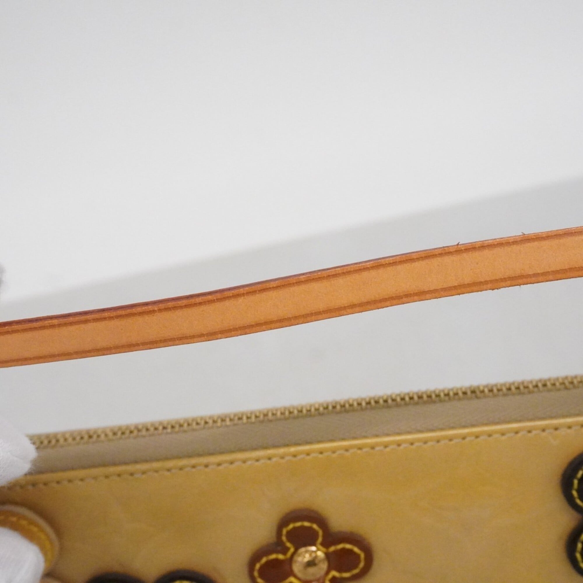 Louis Vuitton Beige Pouch (Pre-Owned)
