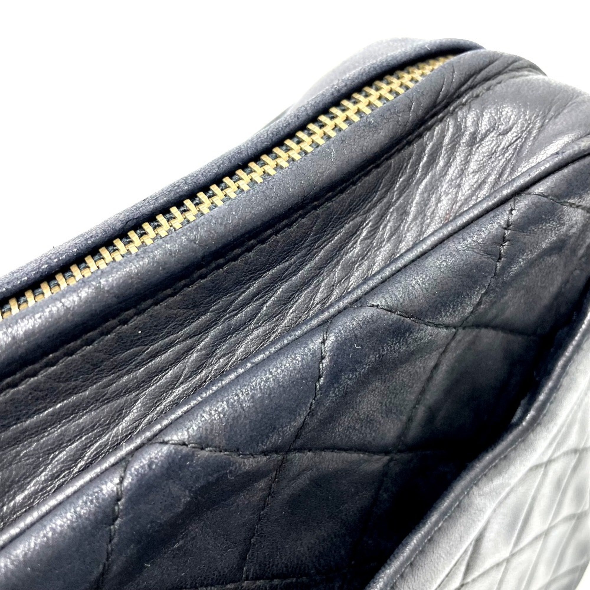 Chanel Black Leather Shoulder Bag (Pre-Owned)