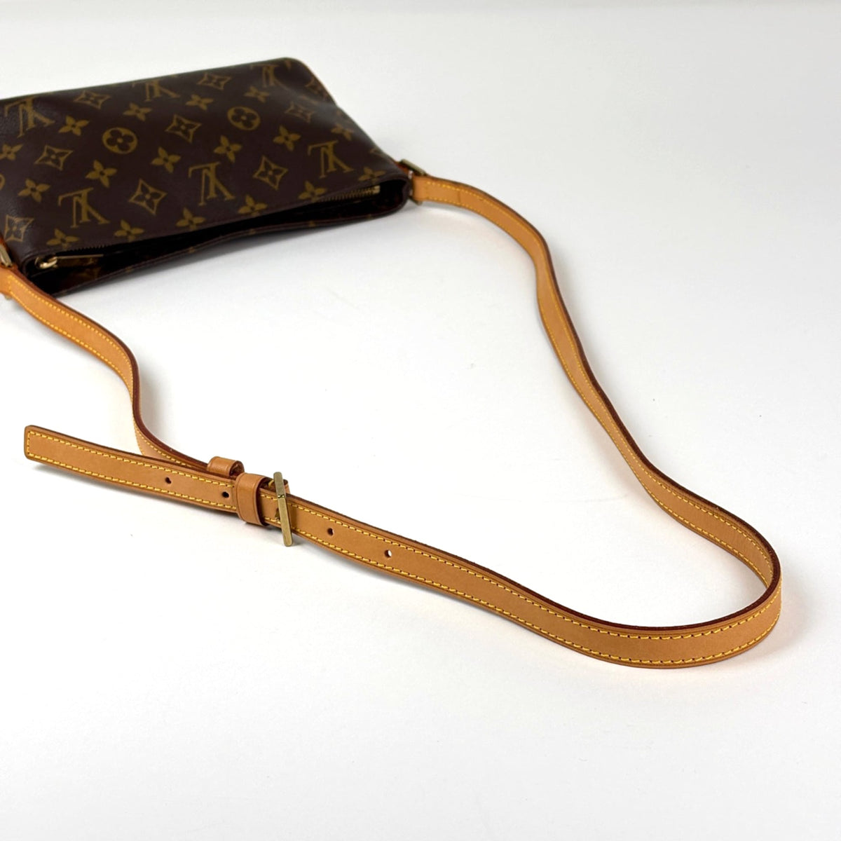 Louis Vuitton Brown Monogram Monogram Pochette Shoulder Bag (Pre-Owned)