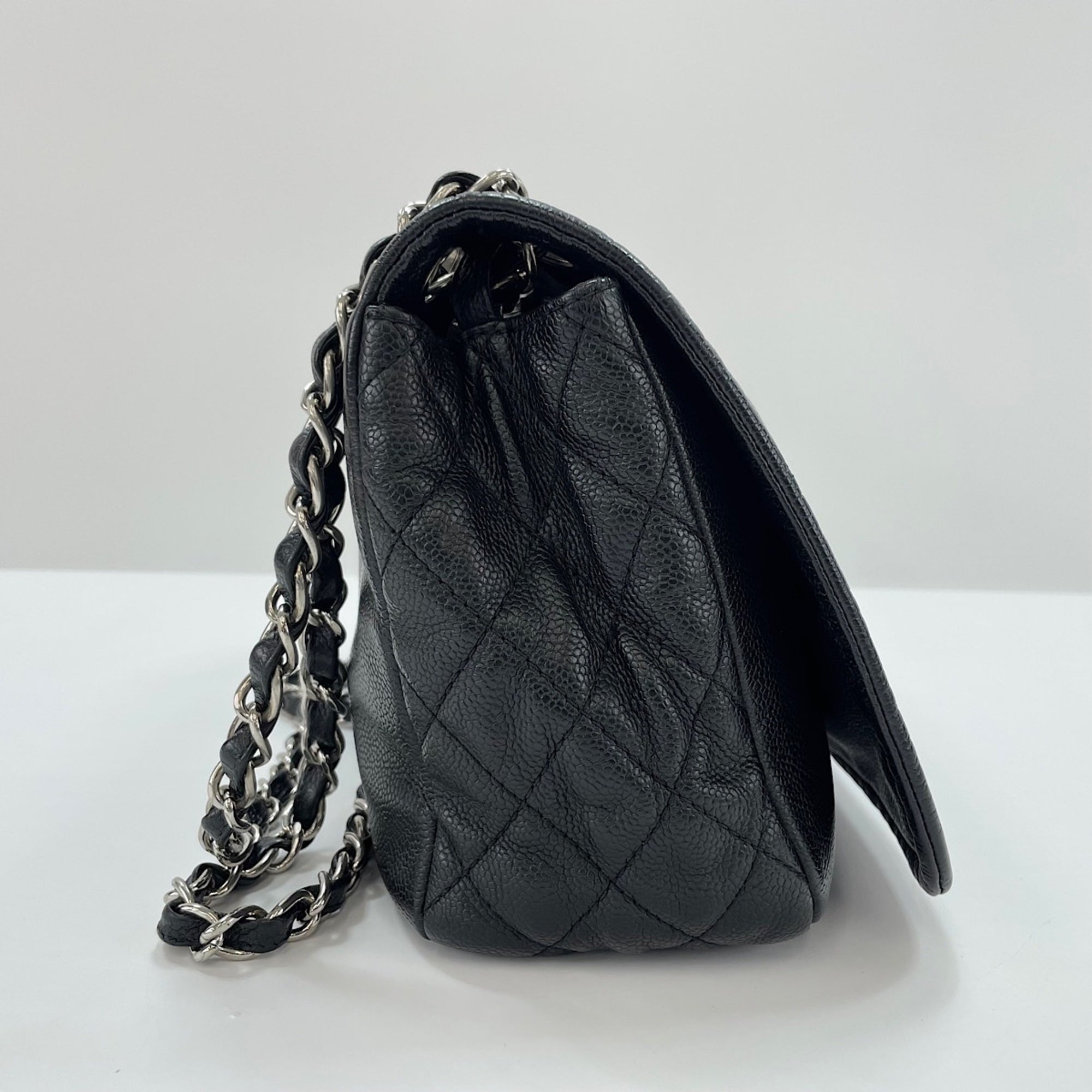 Chanel Black Shoulder Bag (Pre-Owned)