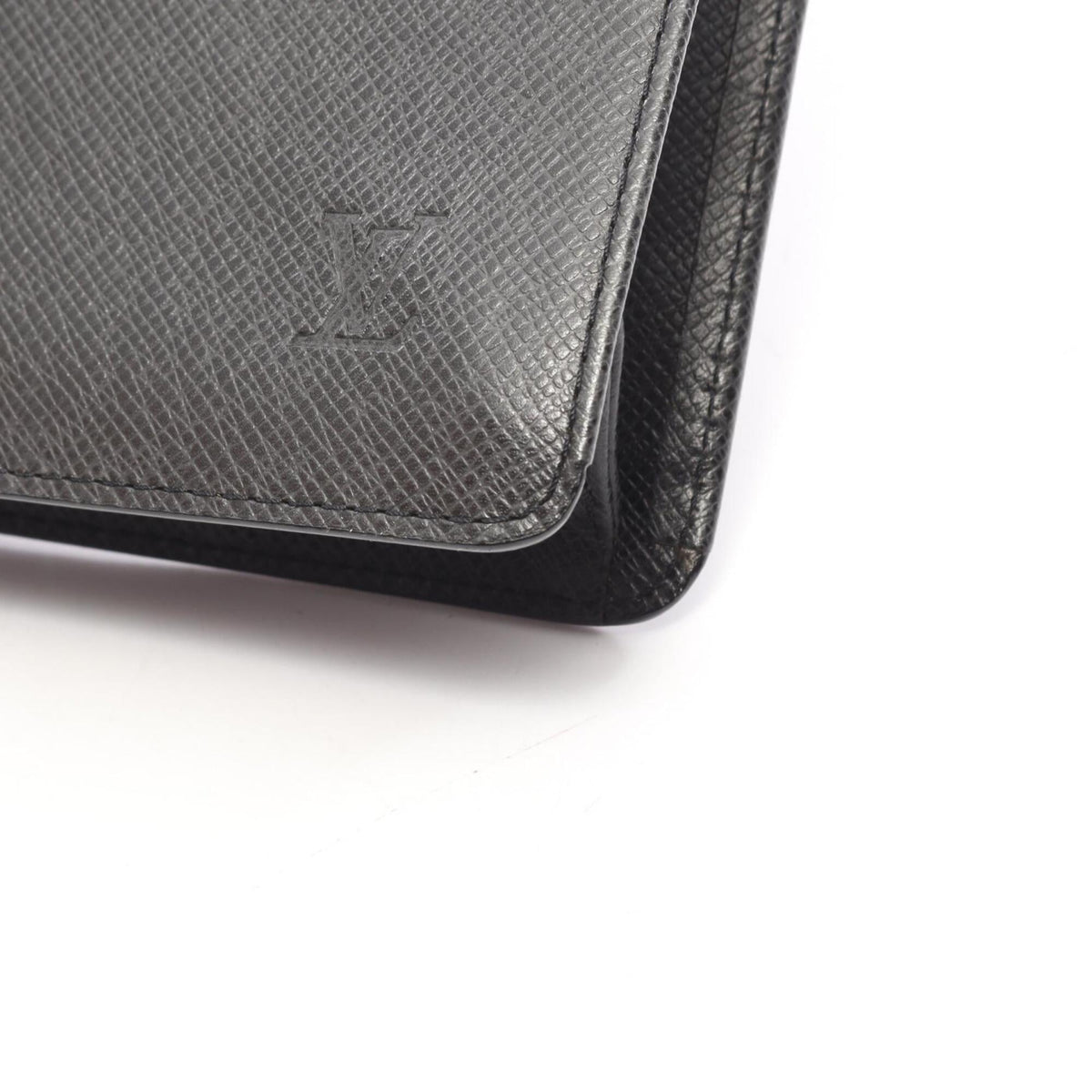 Louis Vuitton Black Leather Taiga Leather Clutch Bag Handbag (Pre-Owned)