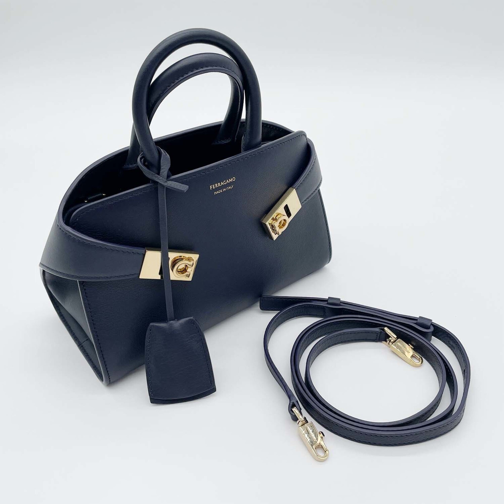 Salvatore Ferragamo Blue Metal Leather Handbag Shoulder Bag (Pre-Owned)