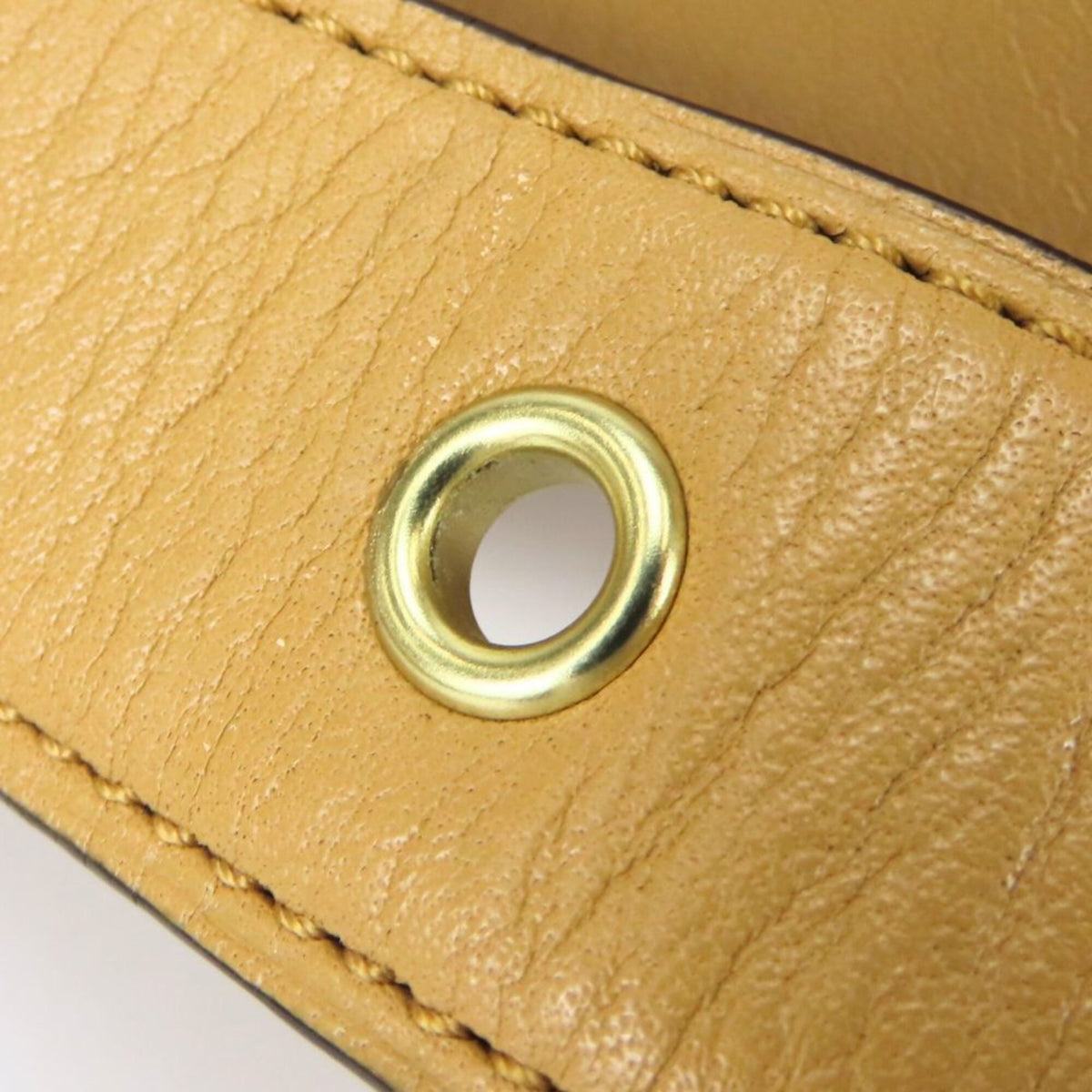 Coach Beige Leather Shoulder Bag (Pre-Owned)