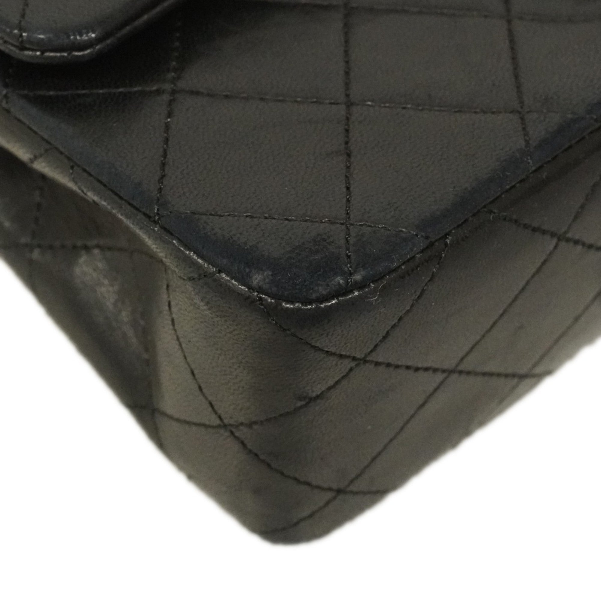 Chanel Black Leather Shoulder Bag (Pre-Owned)