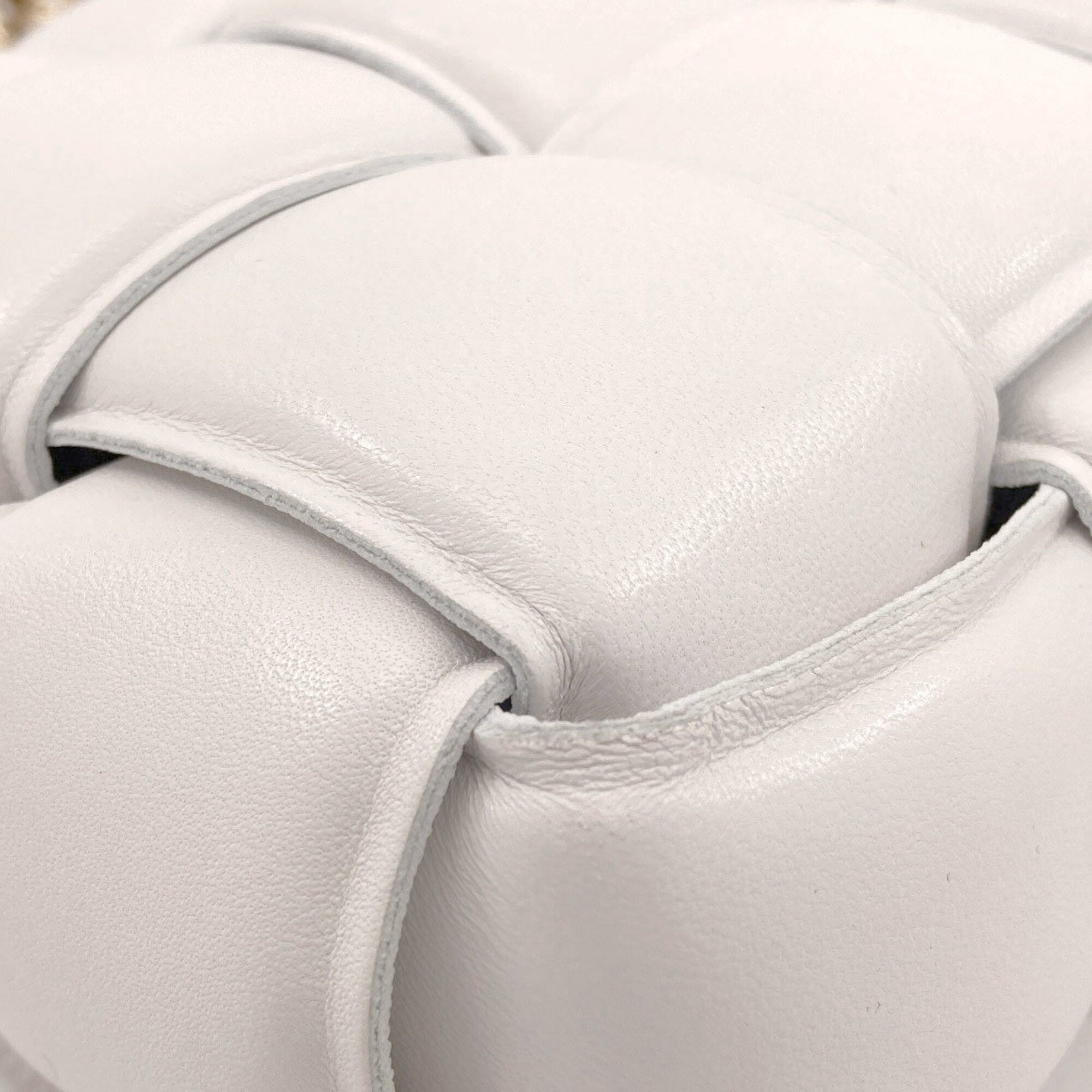 Bottega Veneta White Leather Handbag (Pre-Owned)