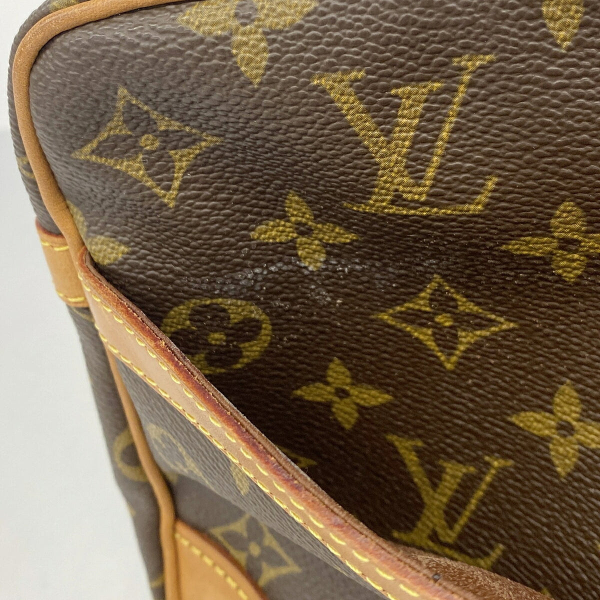 Louis Vuitton Brown Clutch Bag (Pre-Owned)