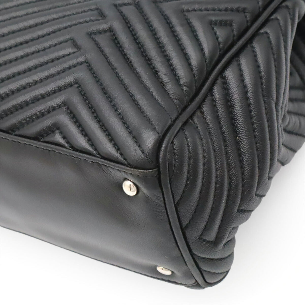 Bally Black Leather Handbag (Pre-Owned)