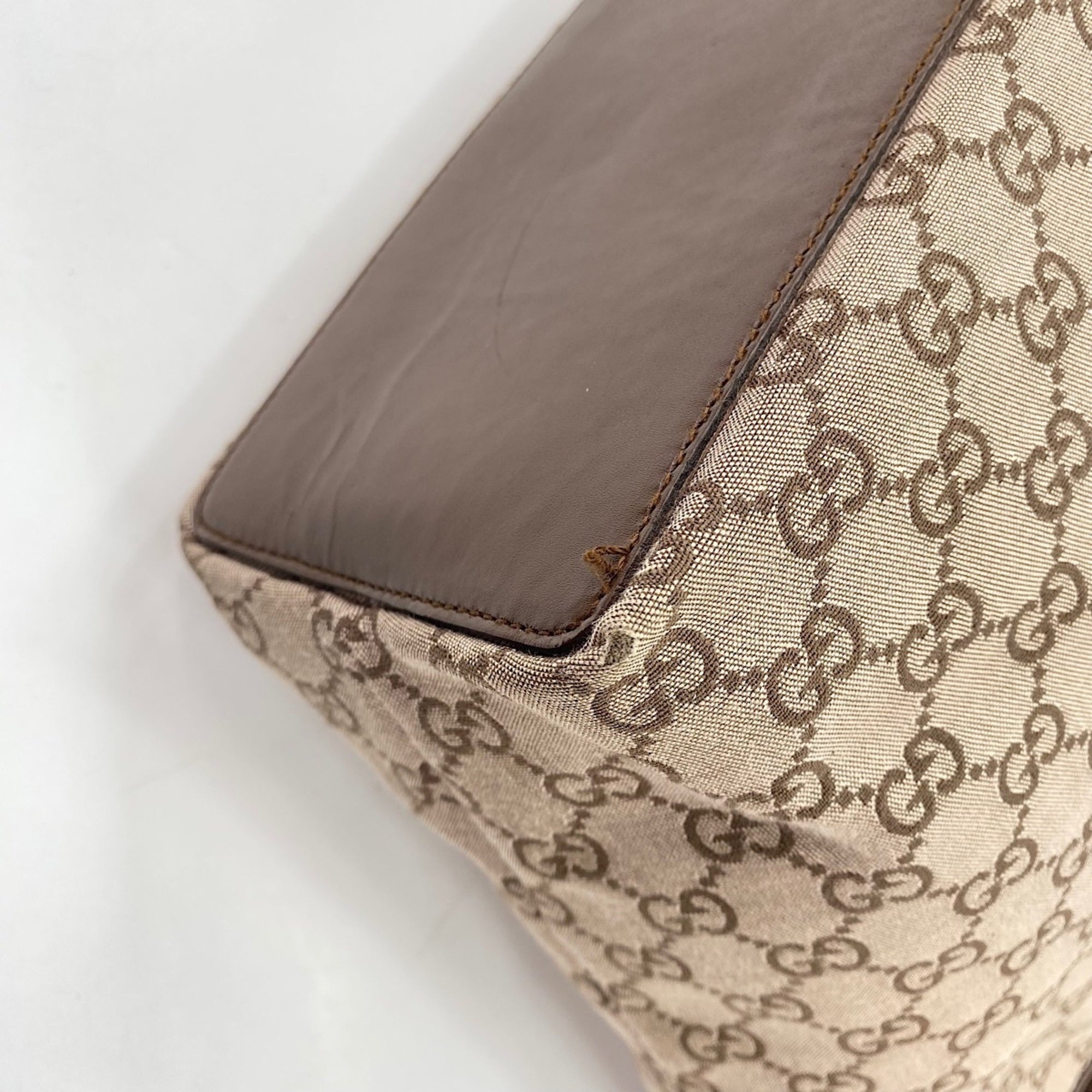 Gucci Beige Shoulder Bag (Pre-Owned)
