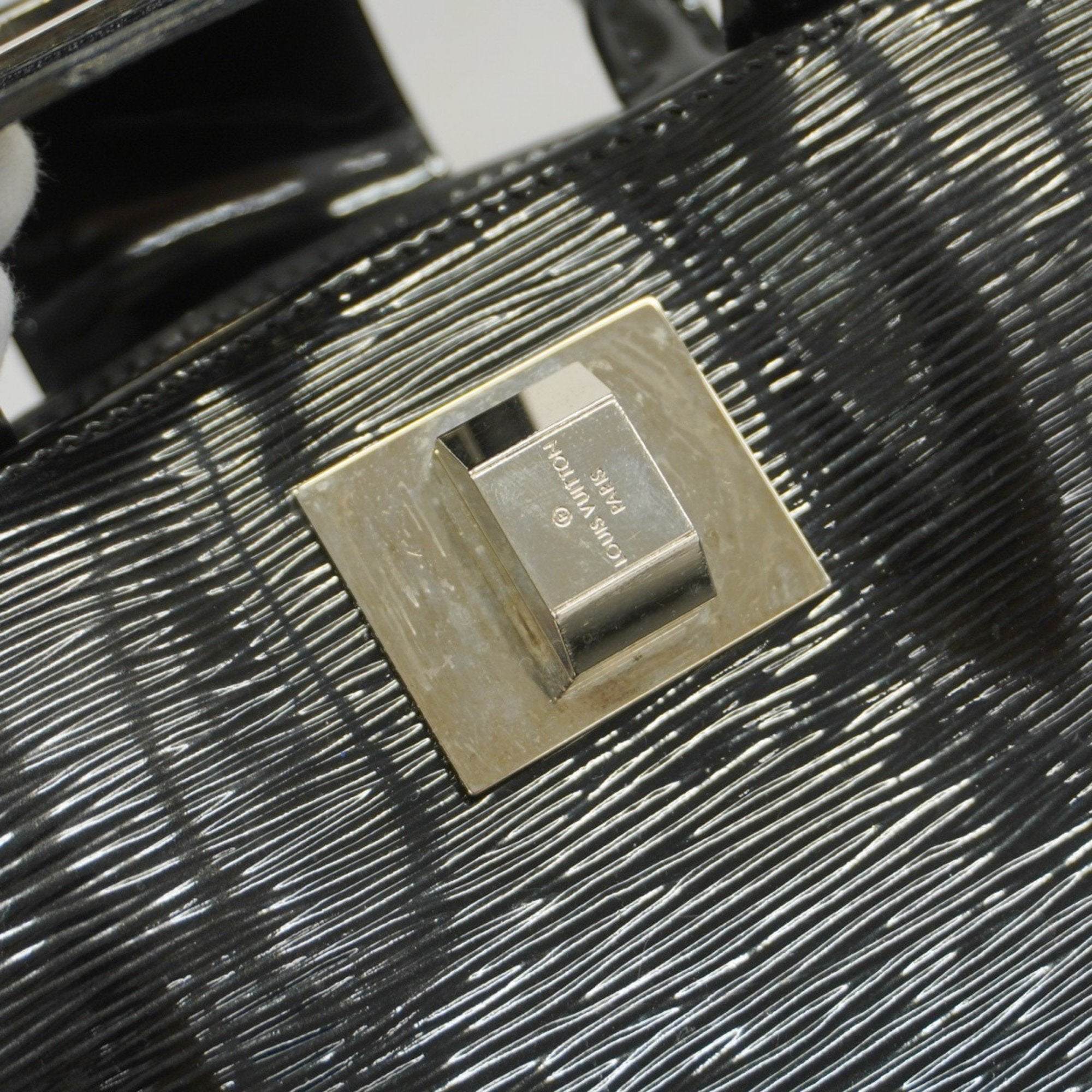 Louis Vuitton Noir Handbag (Pre-Owned)