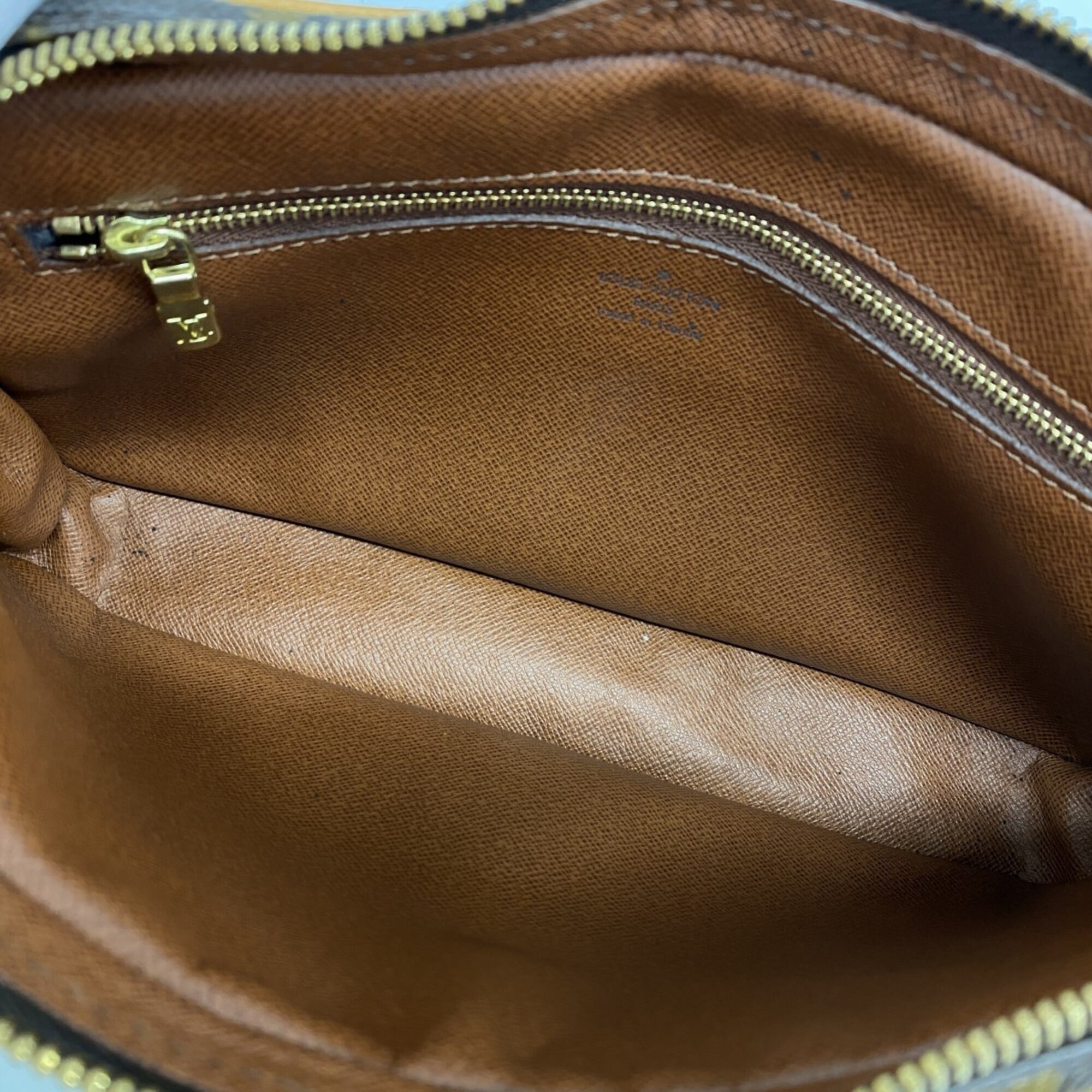 Louis Vuitton Brown Clutch Bag (Pre-Owned)