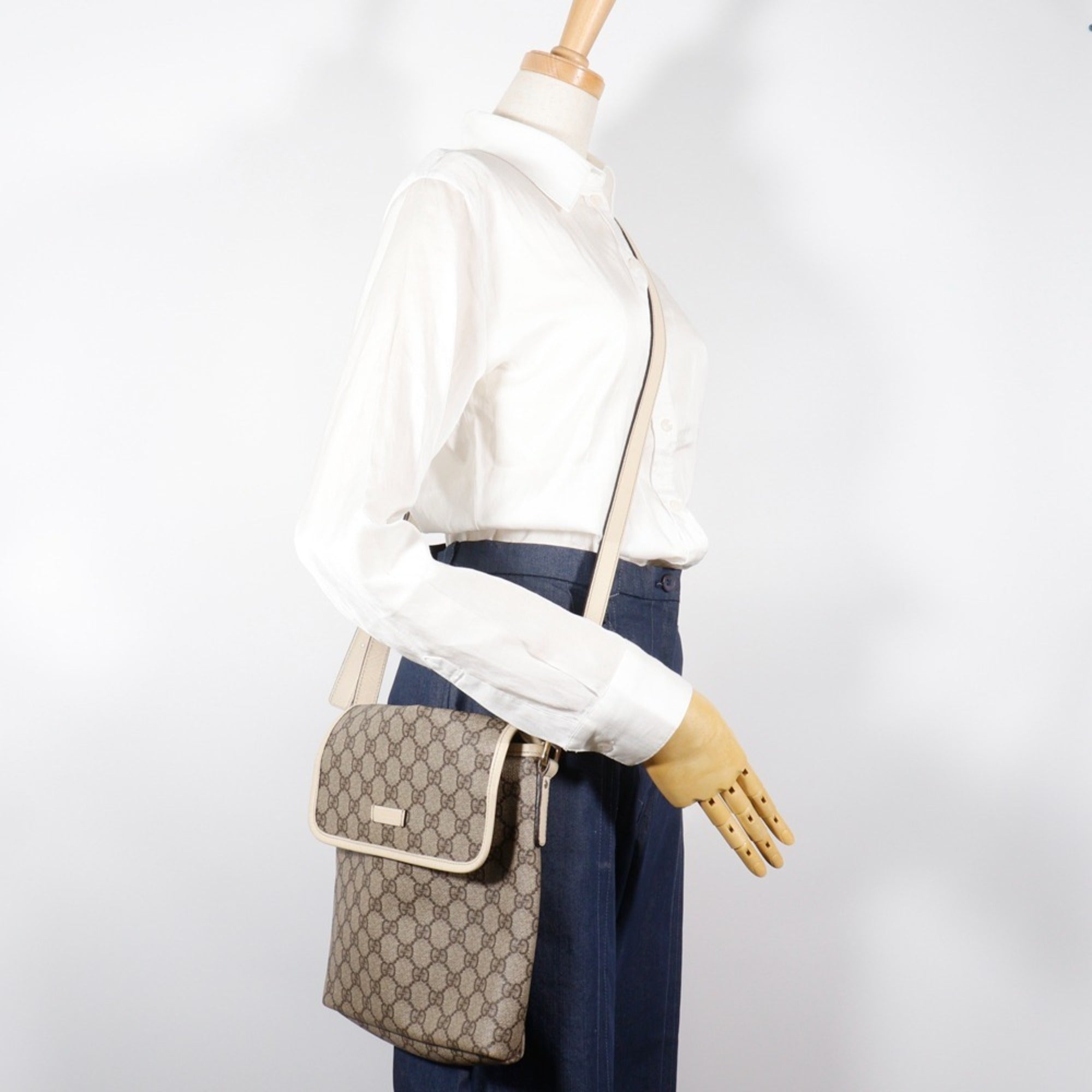 Gucci Beige Gg Supreme Shoulder Bag (Pre-Owned)