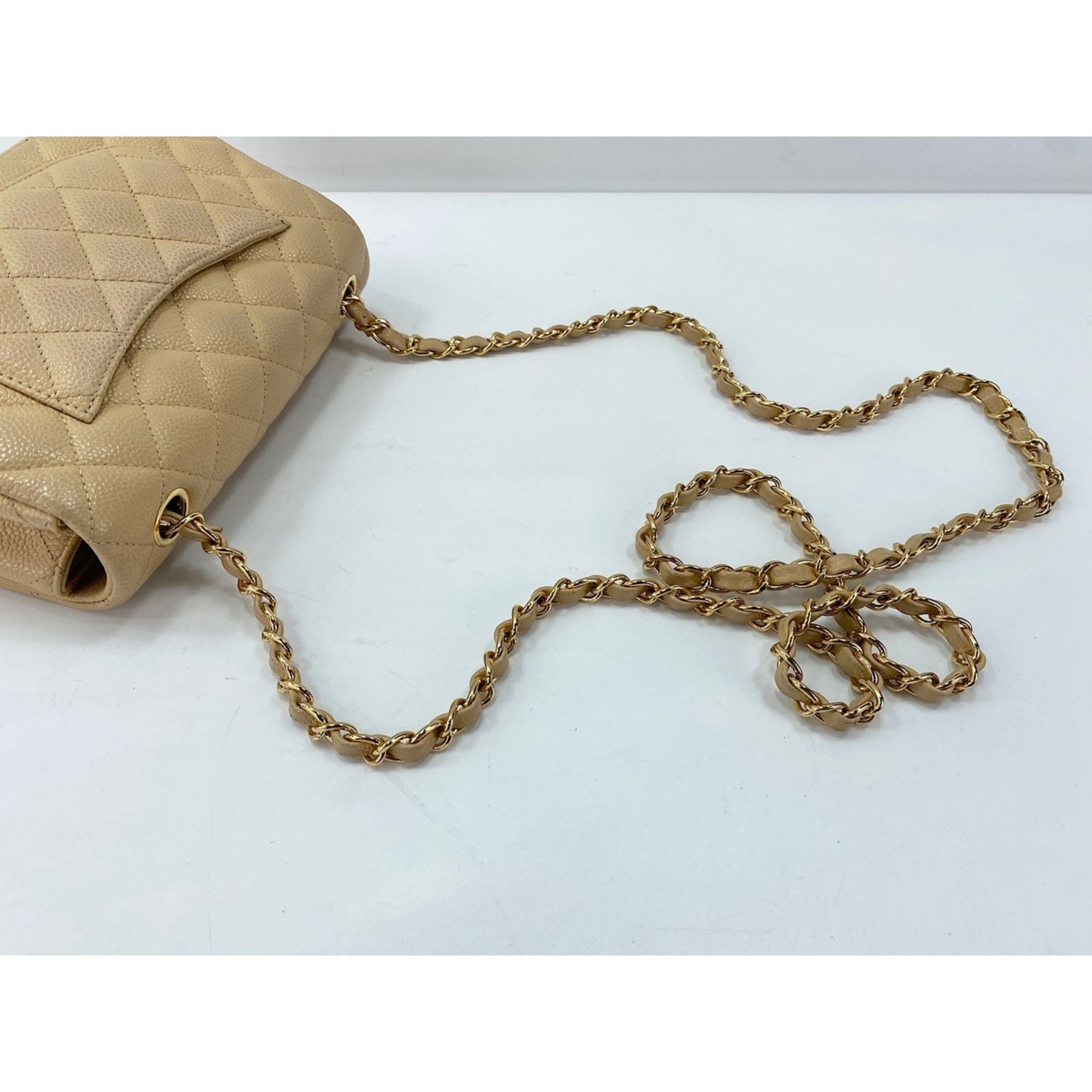 Chanel Beige Shoulder Bag (Pre-Owned)