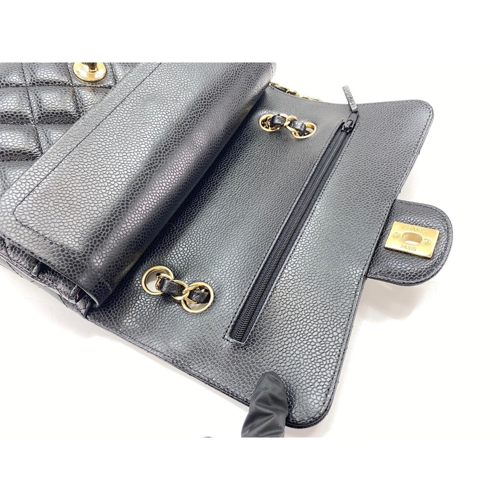 Chanel Black Shoulder Bag (Pre-Owned)