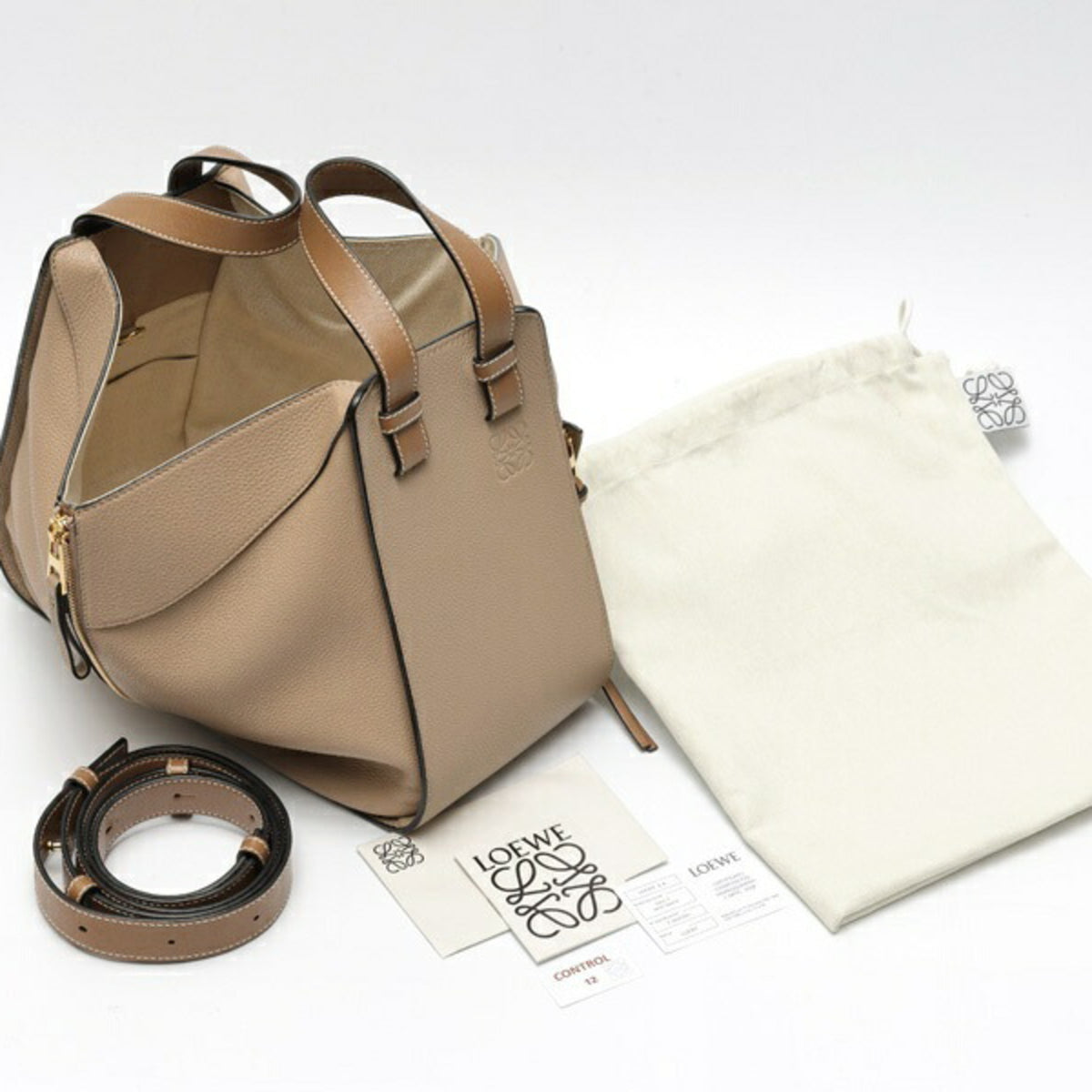 Loewe Grayish Sand Leather Shoulder Bag (Pre-Owned)