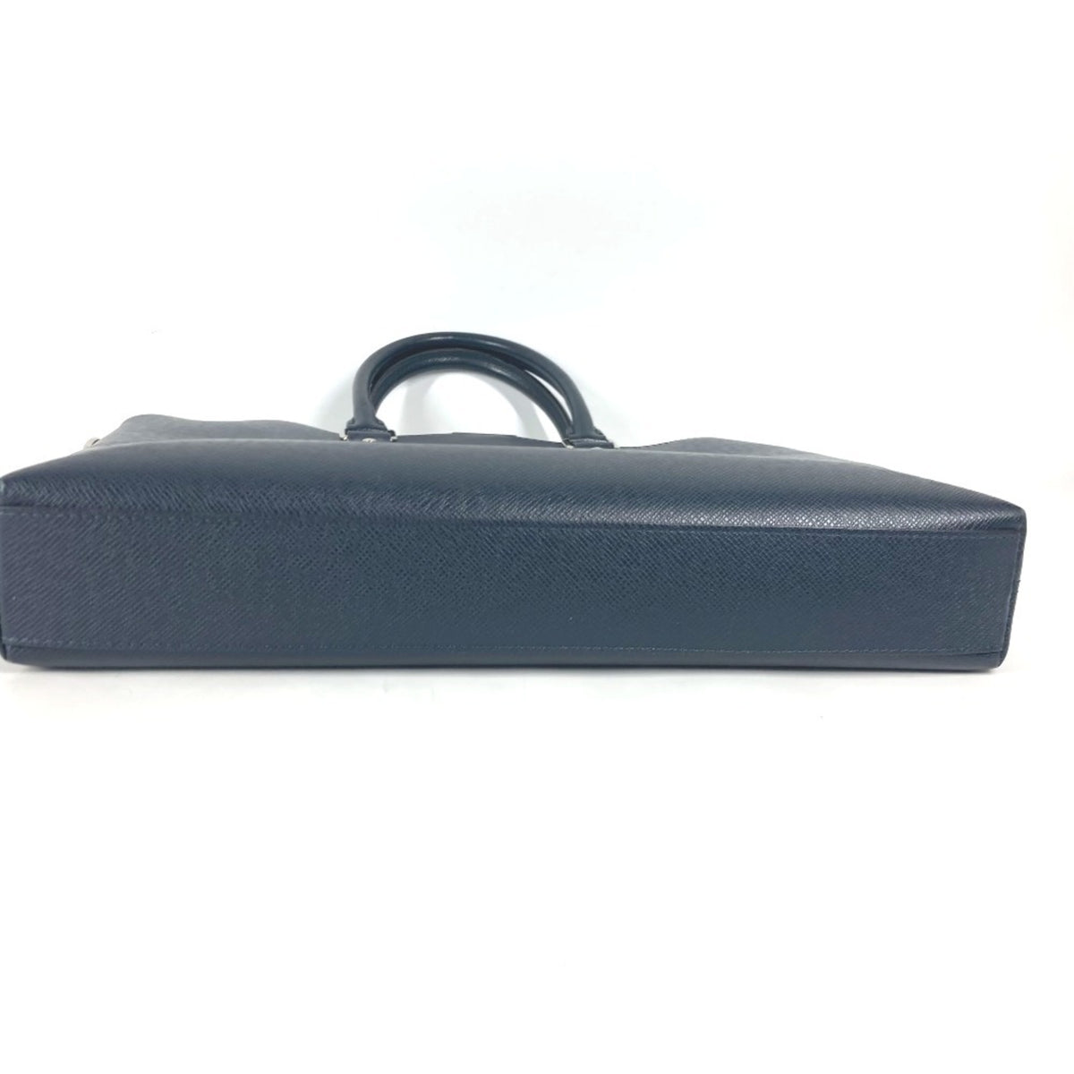 Louis Vuitton Navy Taiga Leather Shoulder Bag (Pre-Owned)