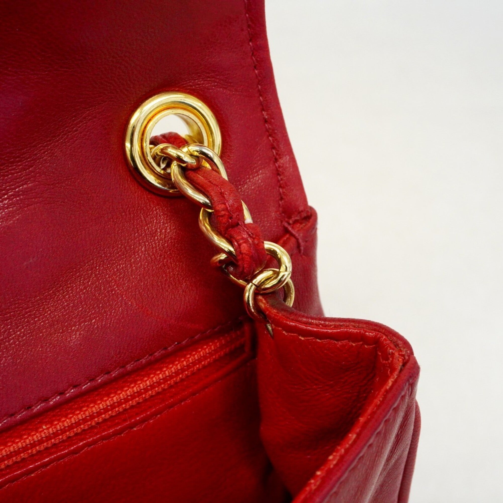 Chanel Red Color Leather Shoulder Bag (Pre-Owned)