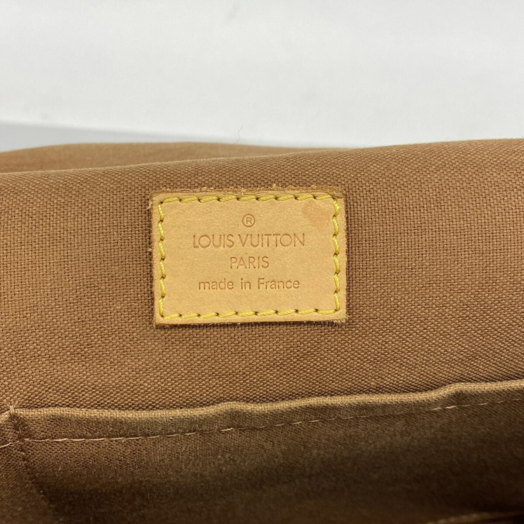 Louis Vuitton Brown Shoulder Bag (Pre-Owned)