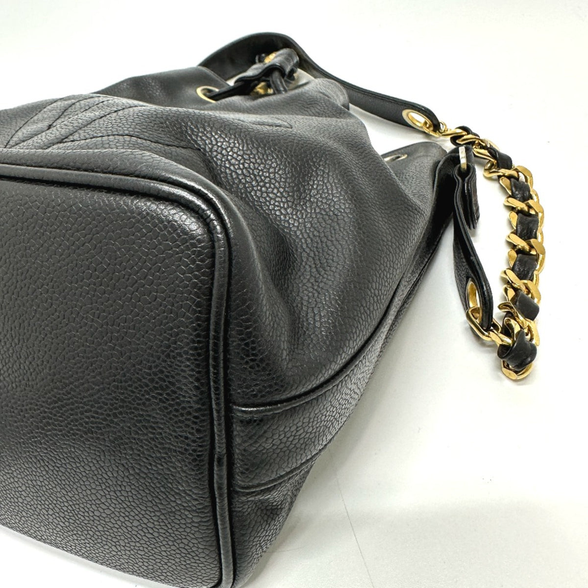 Chanel Black Leather Shoulder Bag (Pre-Owned)