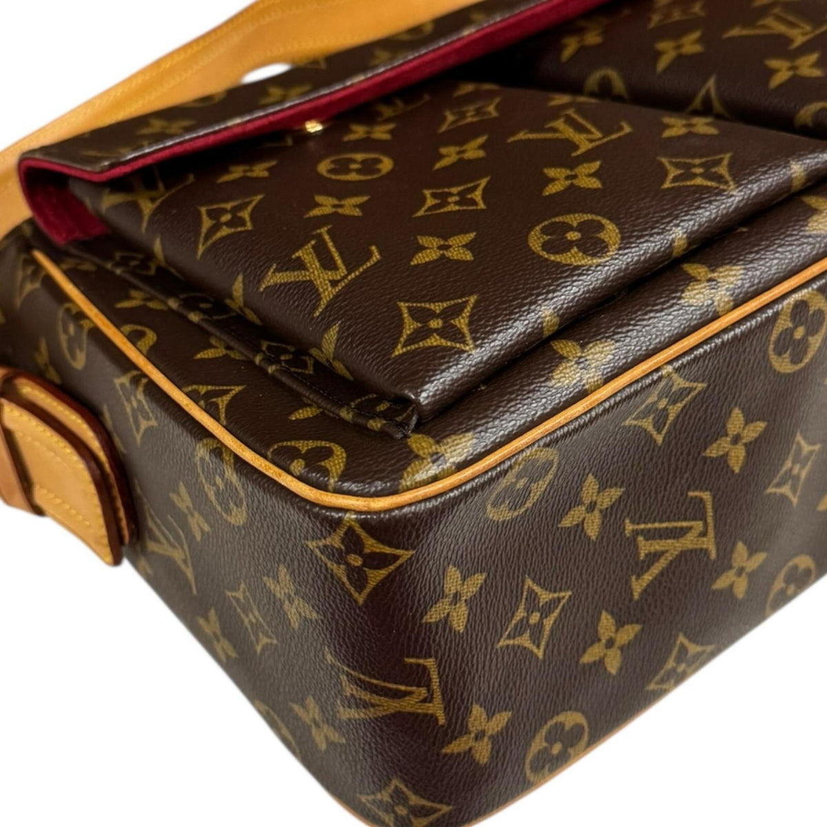 Louis Vuitton Brown Monogram Shoulder Bag (Pre-Owned)
