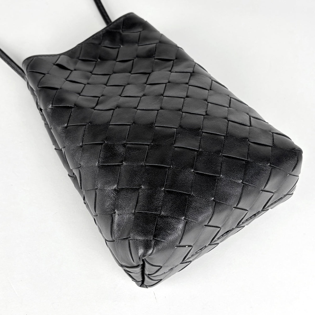Bottega Veneta Black Leather Shoulder Bag (Pre-Owned)