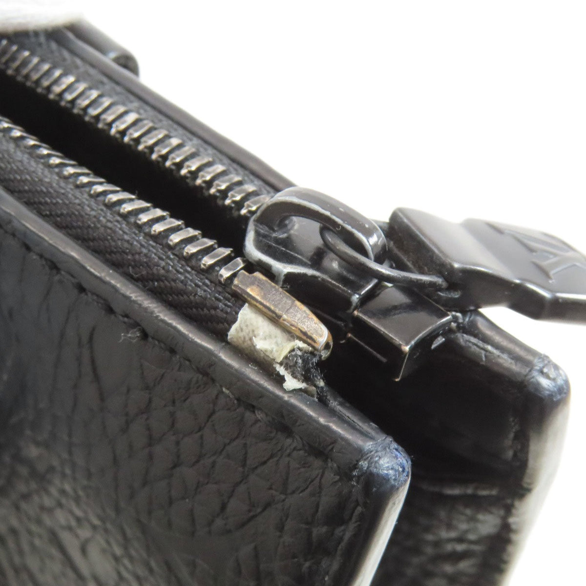 Louis Vuitton Black Leather Handbag (Pre-Owned)