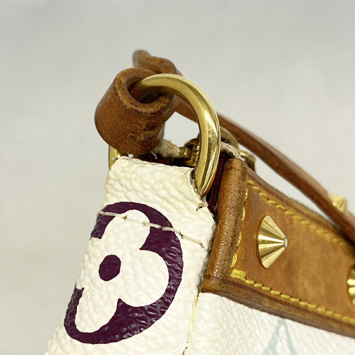 Louis Vuitton Blanc Pouch (Pre-Owned)