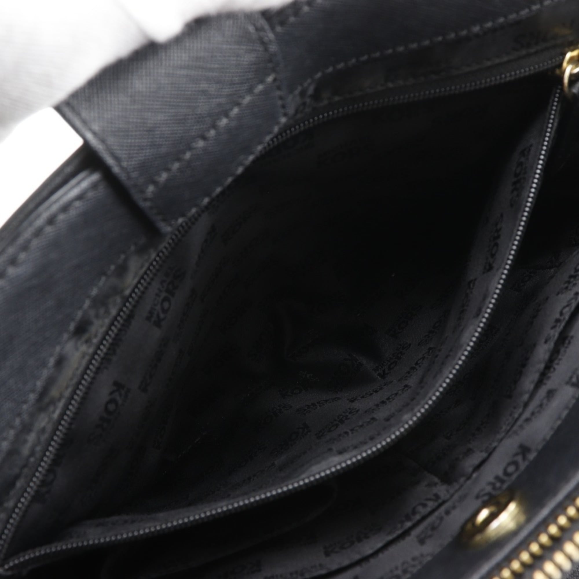 Michael Kors Black Leather Handbag (Pre-Owned)