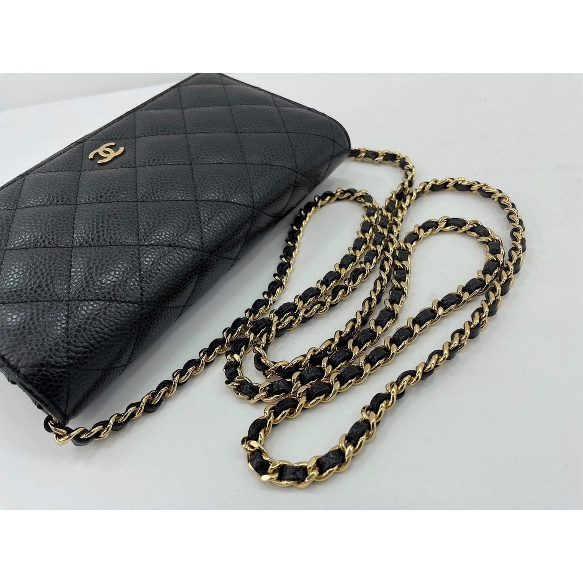 Chanel Black Shoulder Bag (Pre-Owned)