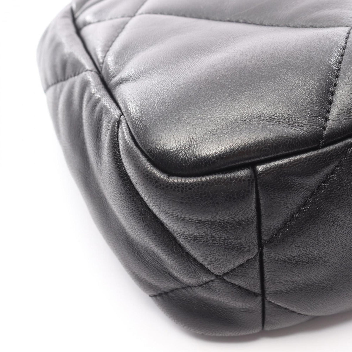 Chanel Black Leather Shoulder Bag (Pre-Owned)