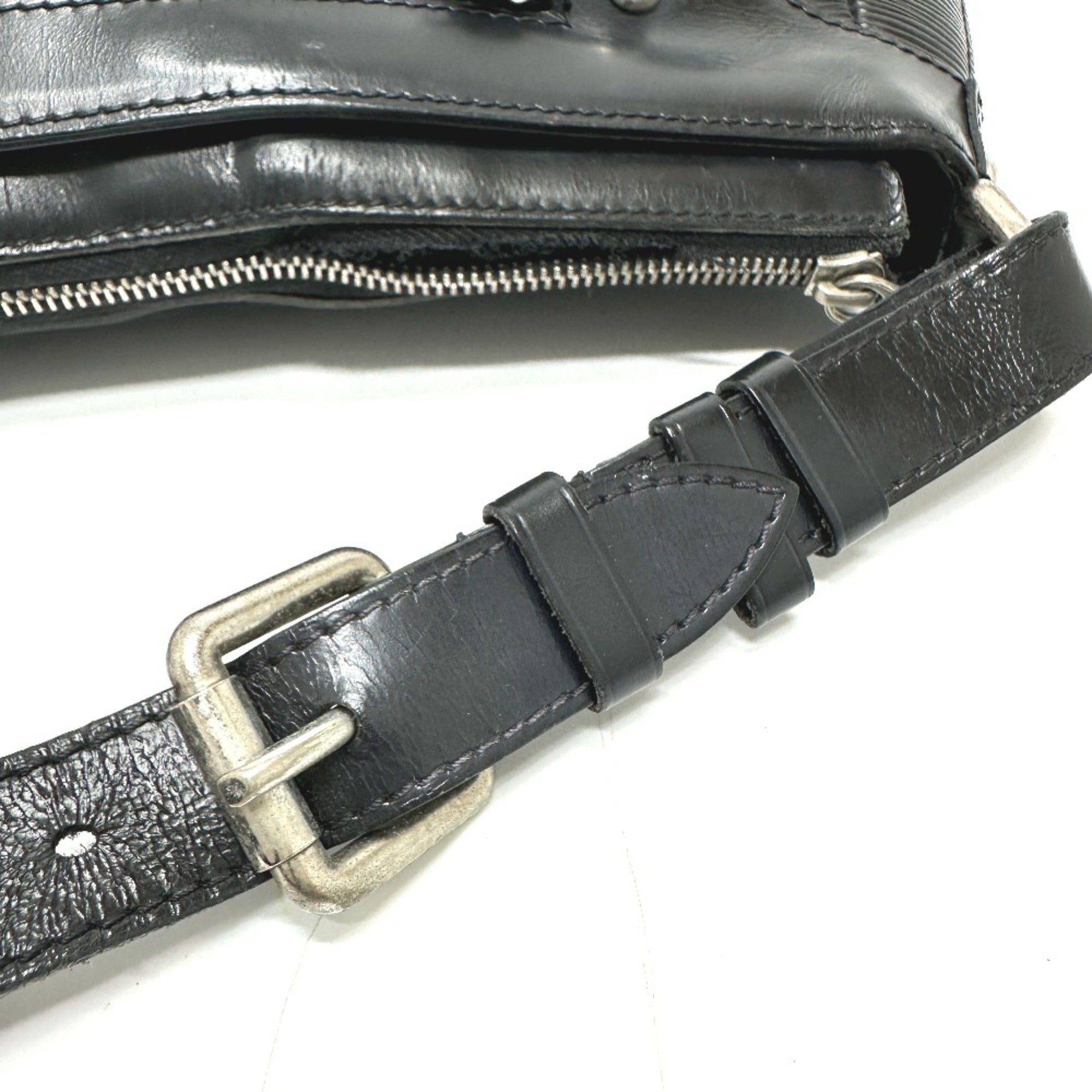 Louis Vuitton Black Leather Handbag (Pre-Owned)