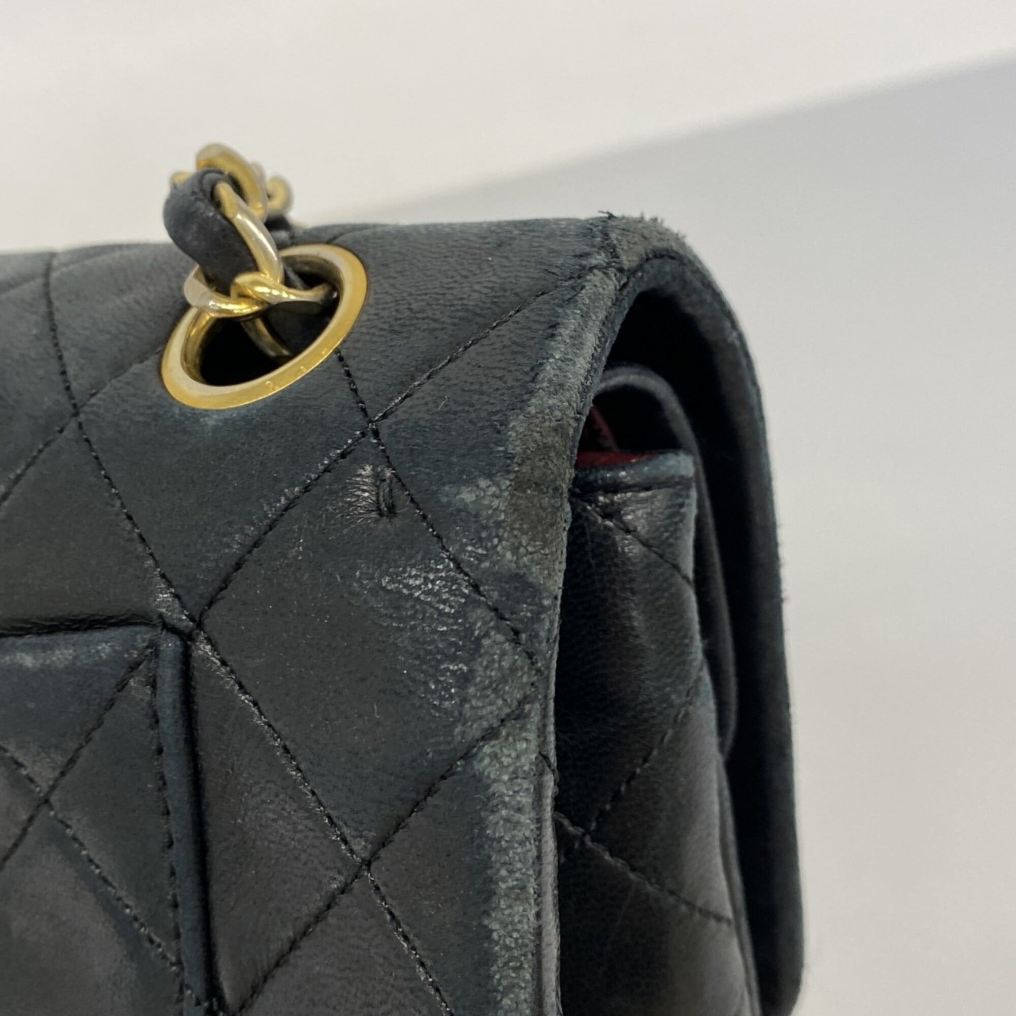 Chanel Black Leather Shoulder Bag (Pre-Owned)
