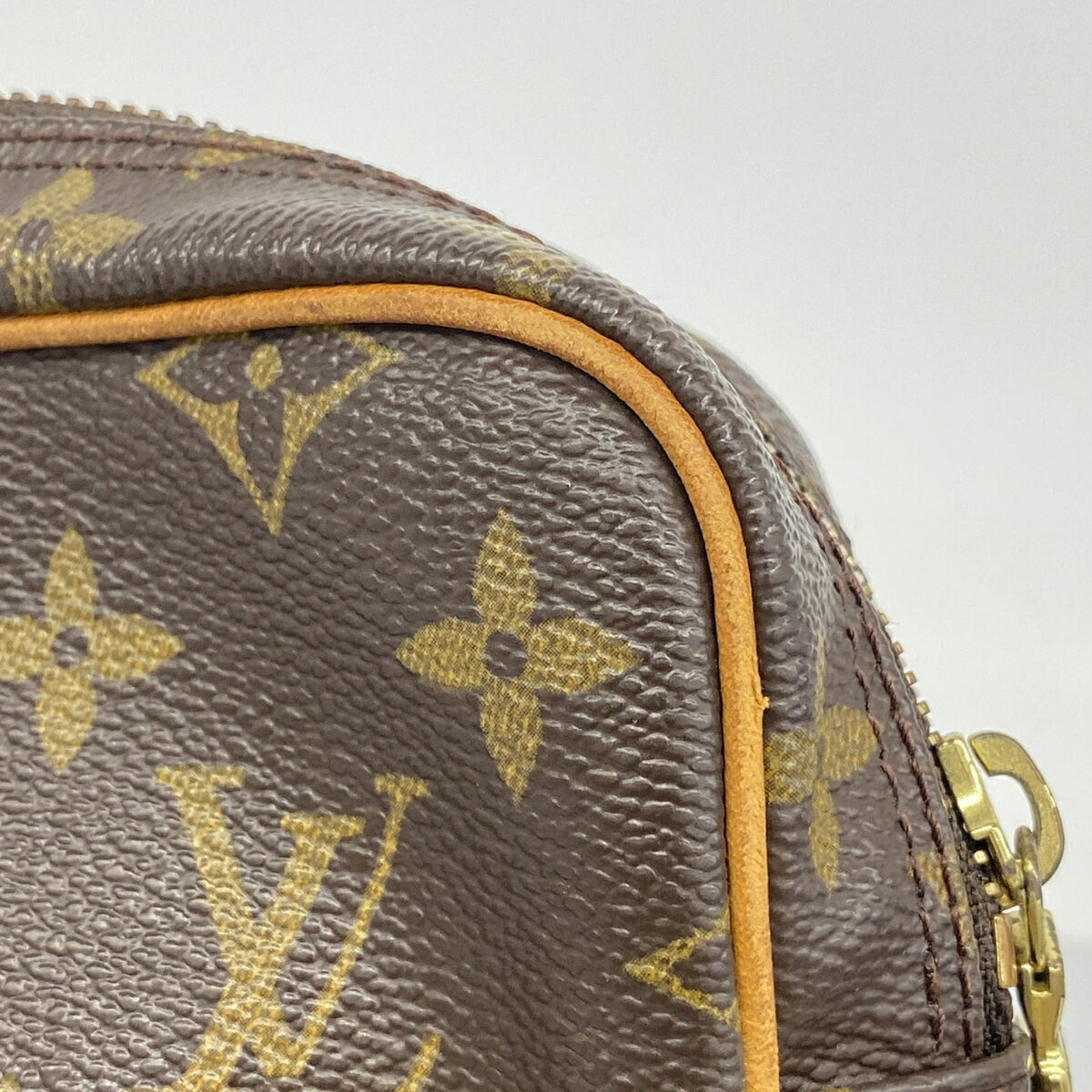 Louis Vuitton Brown Shoulder Bag (Pre-Owned)