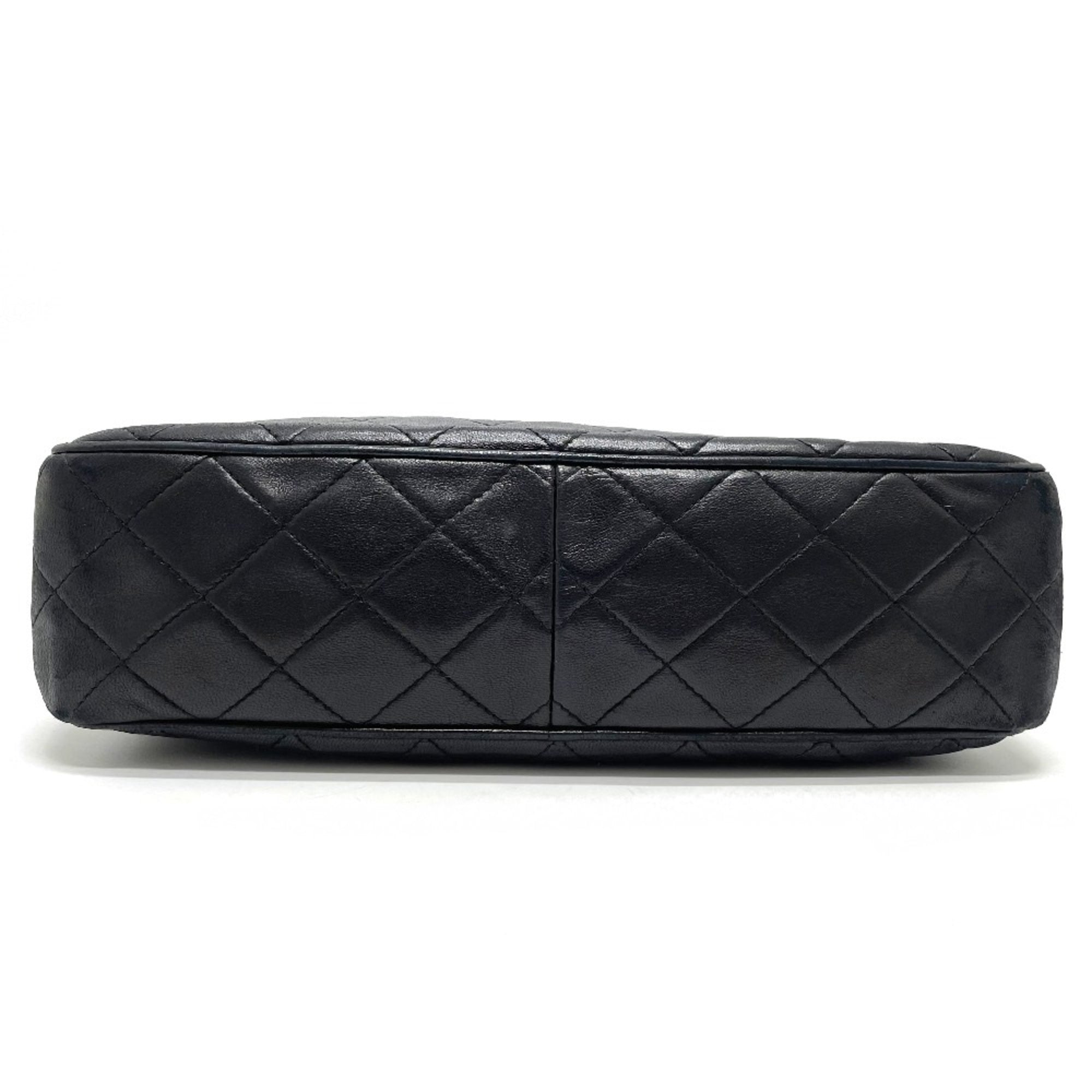 Chanel Black Leather Shoulder Bag (Pre-Owned)