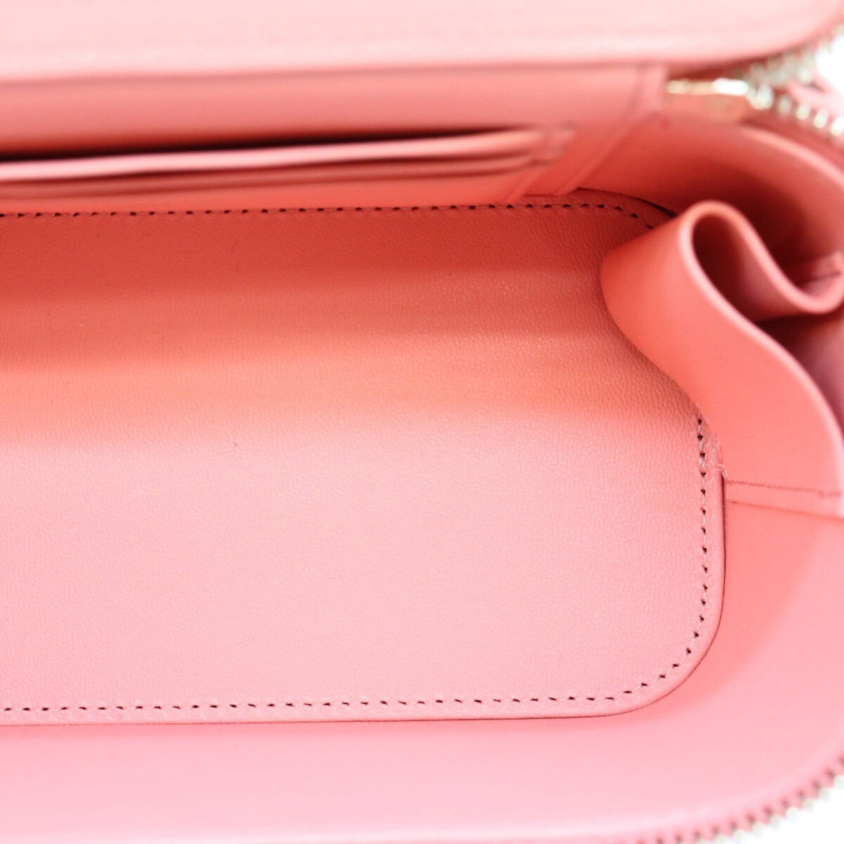 Chanel Pink Leather Shoulder Bag (Pre-Owned)