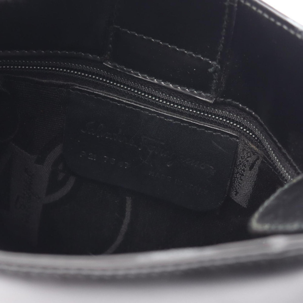 Salvatore Ferragamo Black Leather Handbag Shoulder Bag (Pre-Owned)
