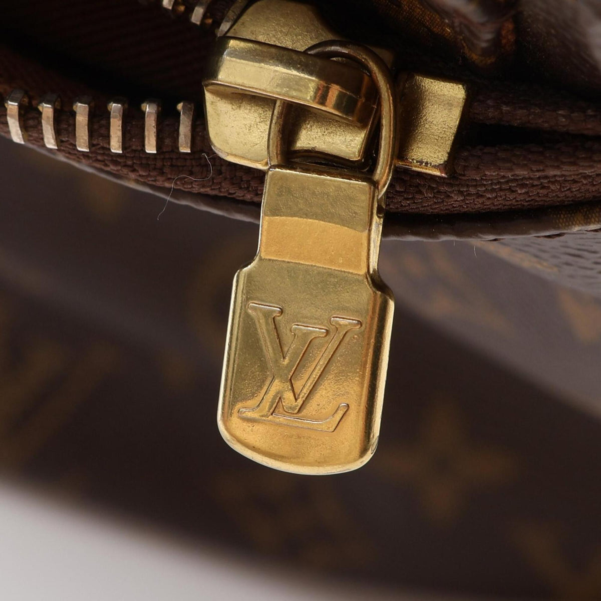 Louis Vuitton Brown Monogram Monogram Shoulder Bag (Pre-Owned)
