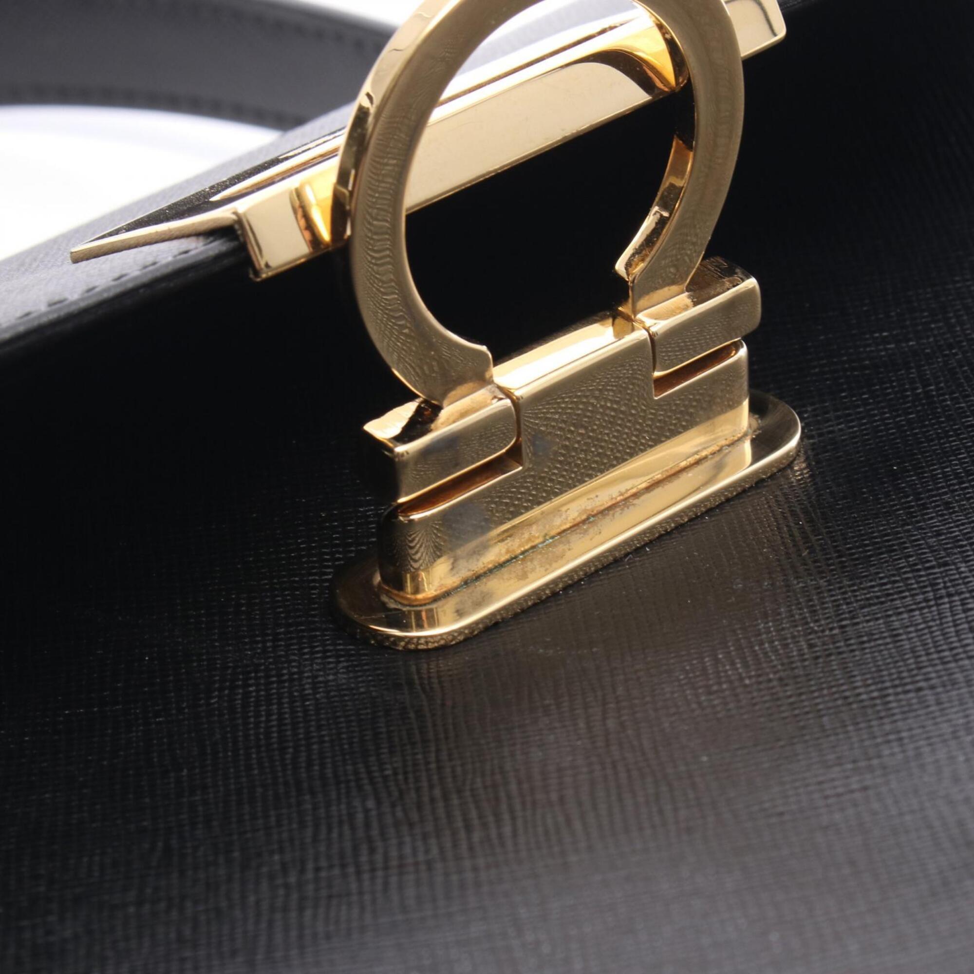 Salvatore Ferragamo Black Leather Handbag (Pre-Owned)