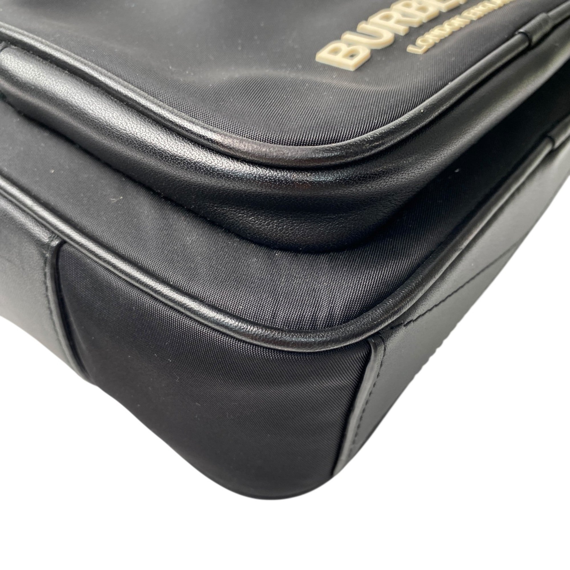 Burberry Black Nylon Shoulder Bag (Pre-Owned)