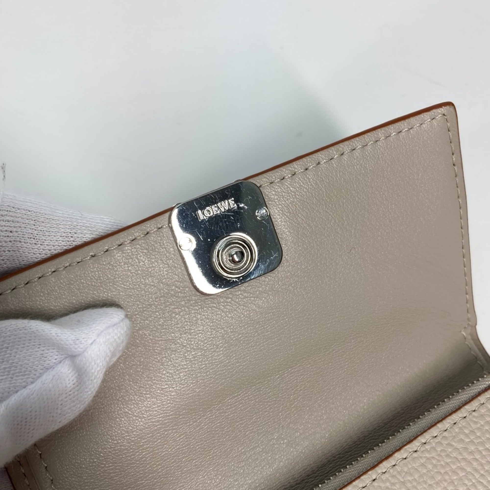 Loewe Beige Leather Coin Purse/Coin Case (Pre-Owned)