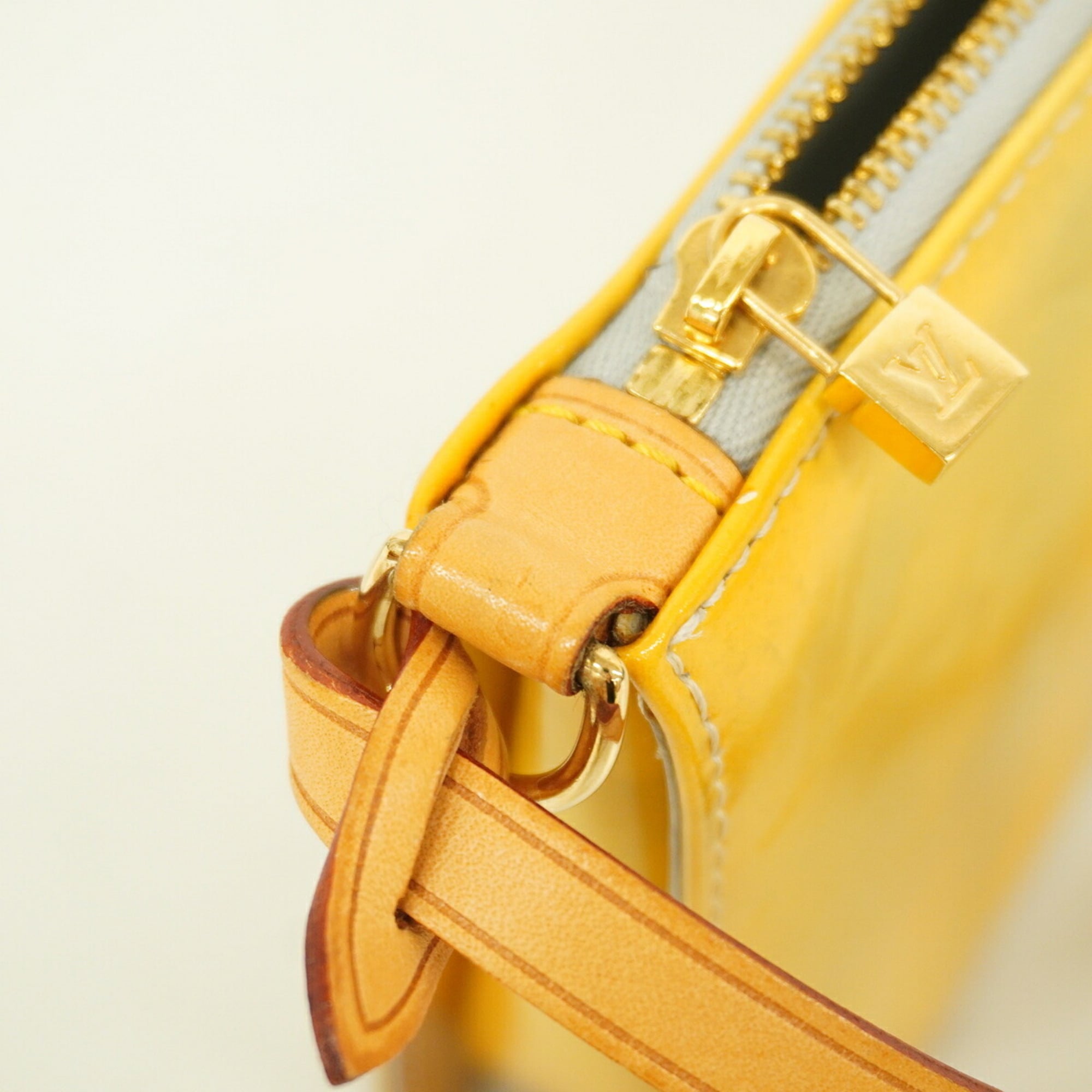 Louis Vuitton Gris Pouch (Pre-Owned)