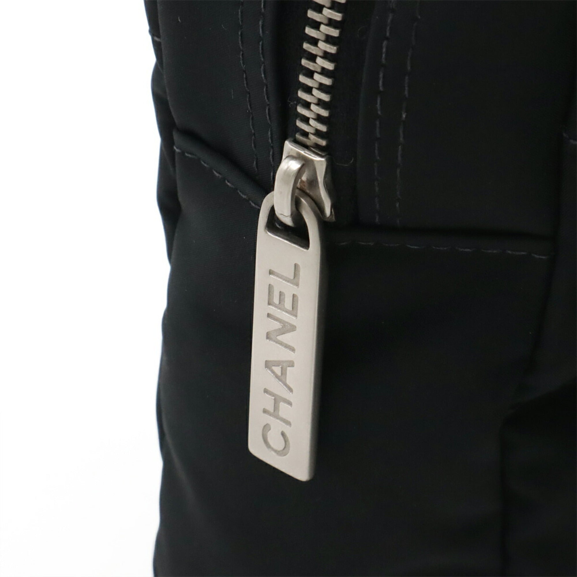 Chanel Black Nylon Shoulder Bag (Pre-Owned)