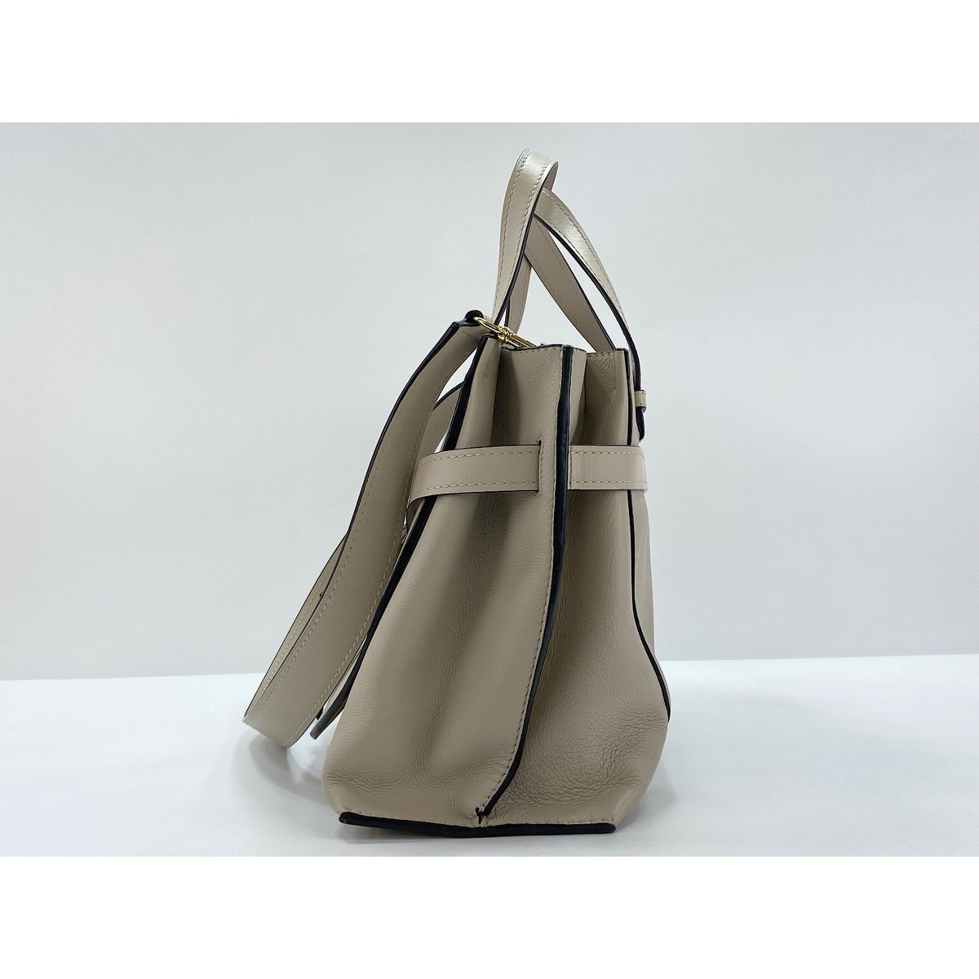 Loewe Beige Handbag (Pre-Owned)