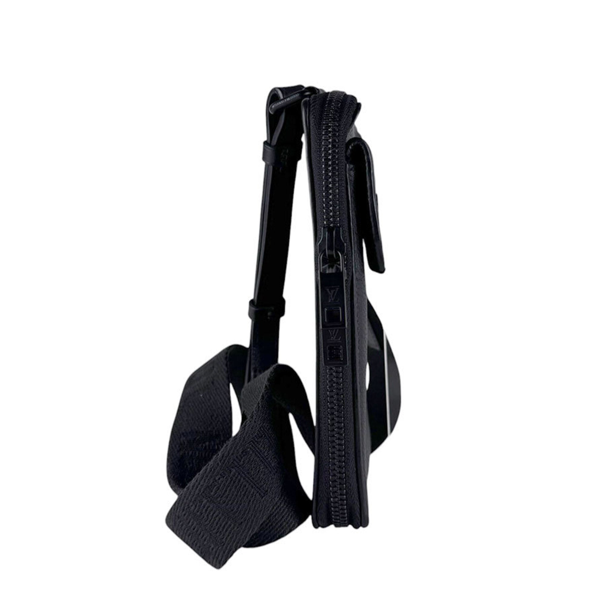 Louis Vuitton Black Leather Shoulder Bag (Pre-Owned)