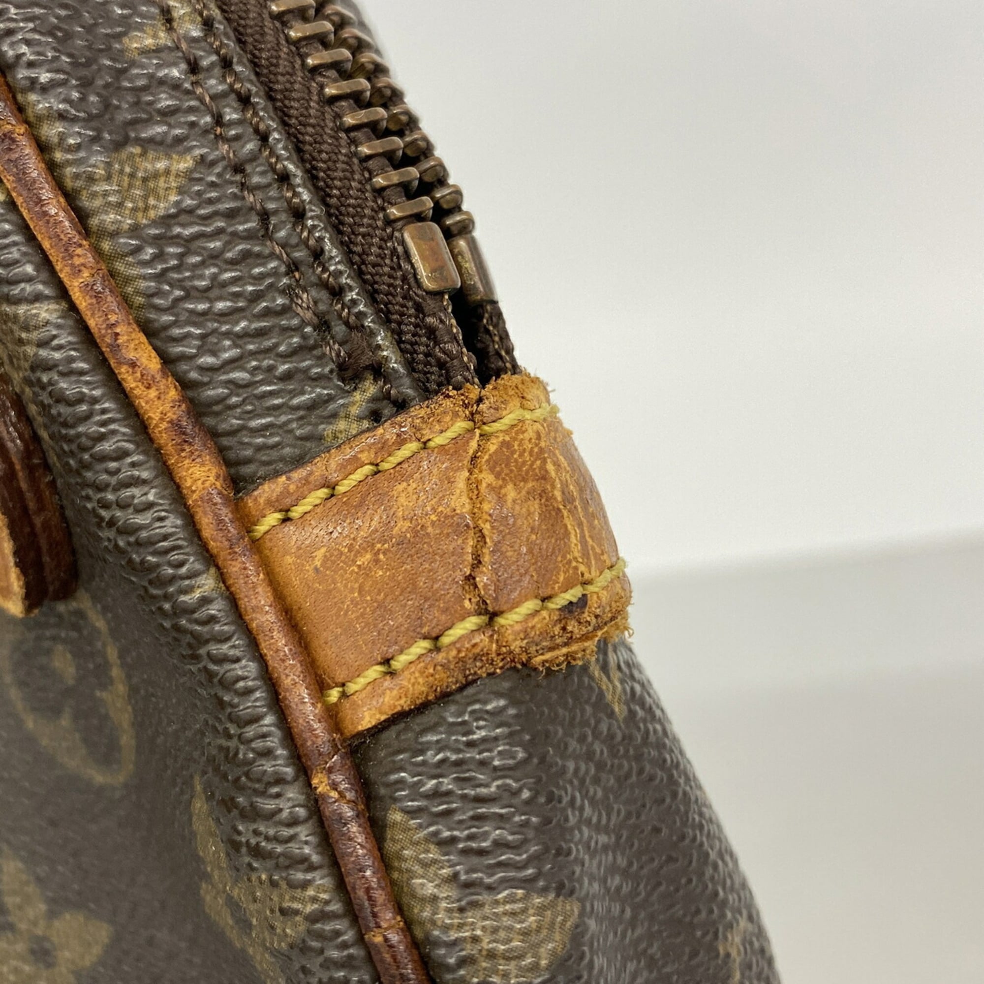 Louis Vuitton Brown Shoulder Bag (Pre-Owned)