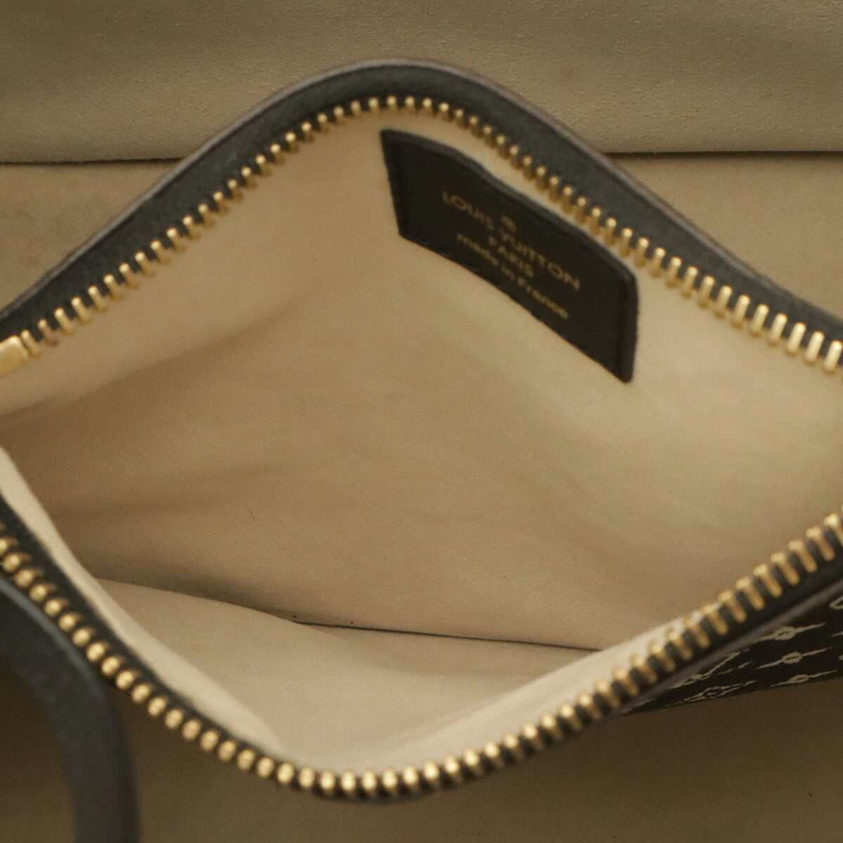 Louis Vuitton Ivory Lv Off White Monogram Monogram Shoulder Bag (Pre-Owned)