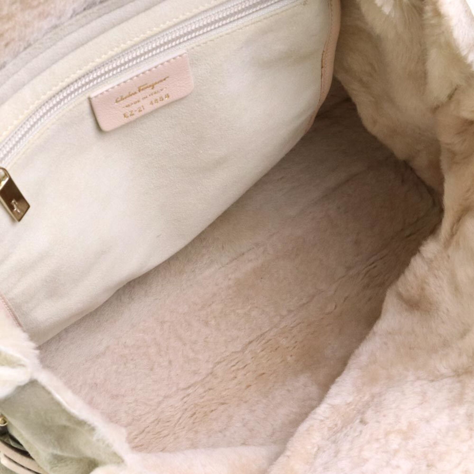 Salvatore Ferragamo Beige Pink Beige Leather Shoulder Bag (Pre-Owned)