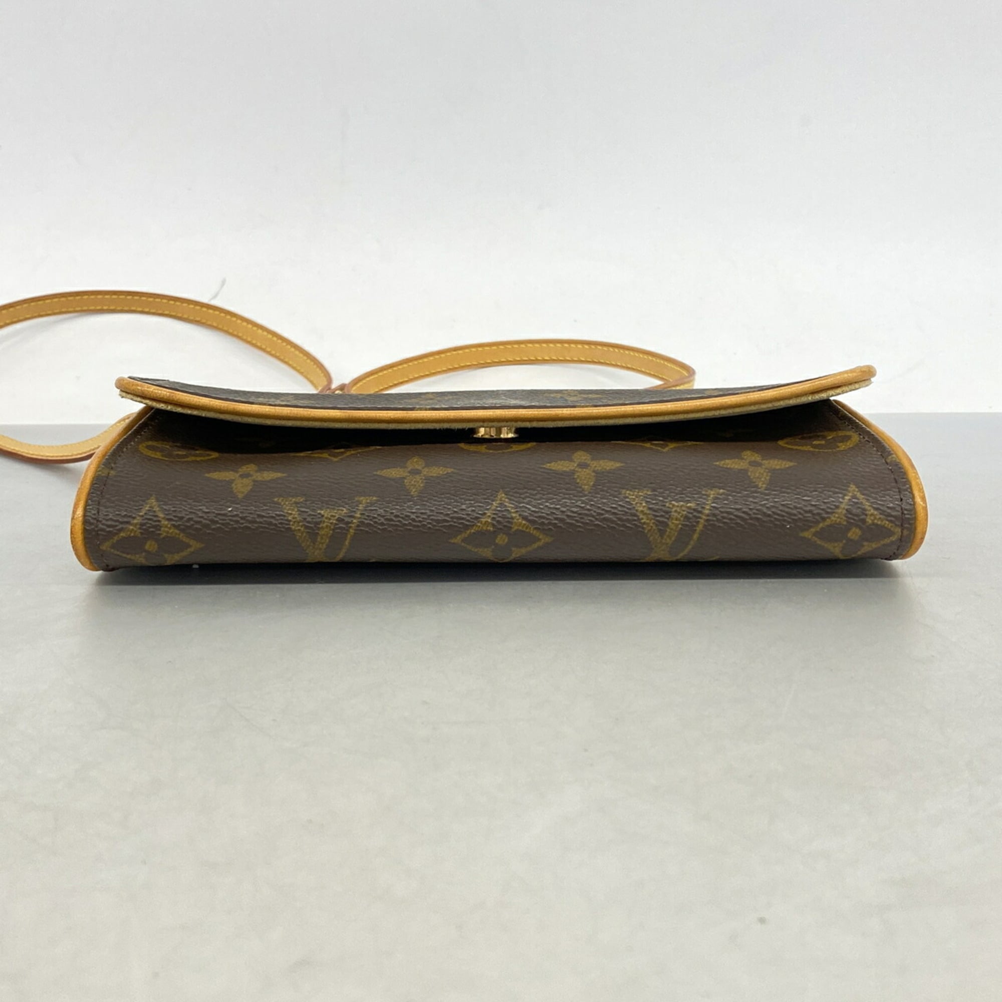 Louis Vuitton Brown Shoulder Bag (Pre-Owned)