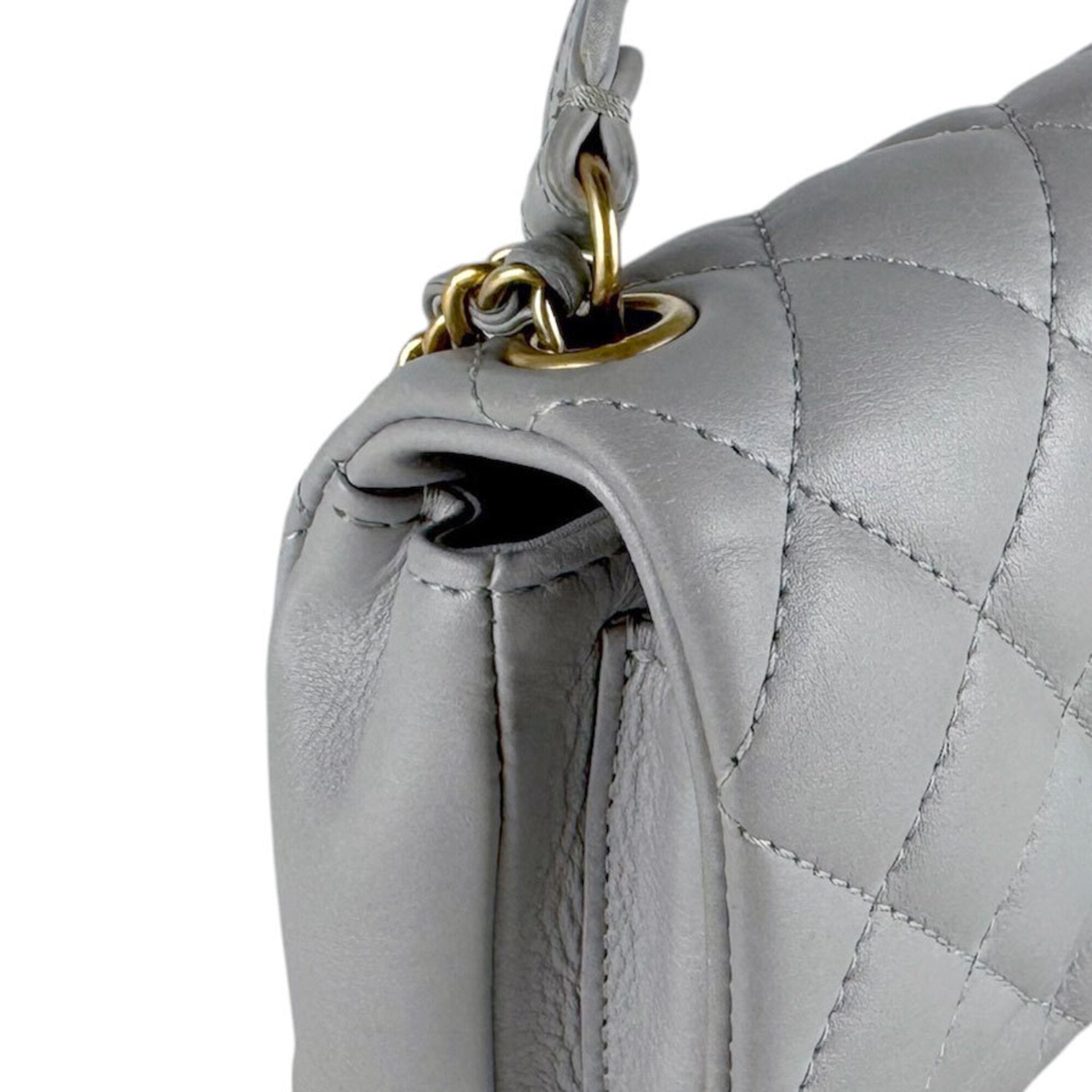 Chanel Gray Leather Shoulder Bag (Pre-Owned)